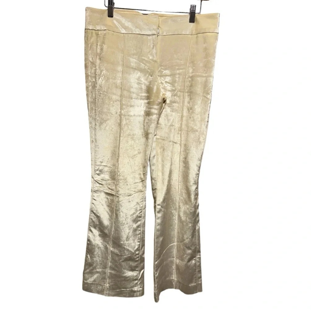 Woman’s bebe brand velour pants. Boot cut mid rise in cream Size 8.